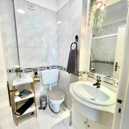 Apartment Sky View 3br + Near Airport + Free Parking Lisbon