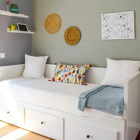 Sky View 3br + Near Airport + Free Parking Apartment Lisbon