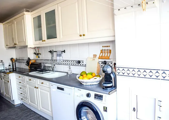 Sky View 3br + Near Airport + Free Parking