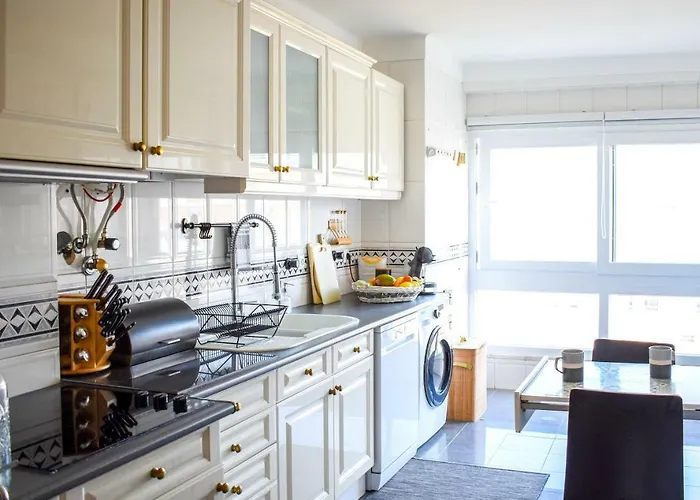 Sky View 3br + Near Airport + Free Parking Lägenhet *
