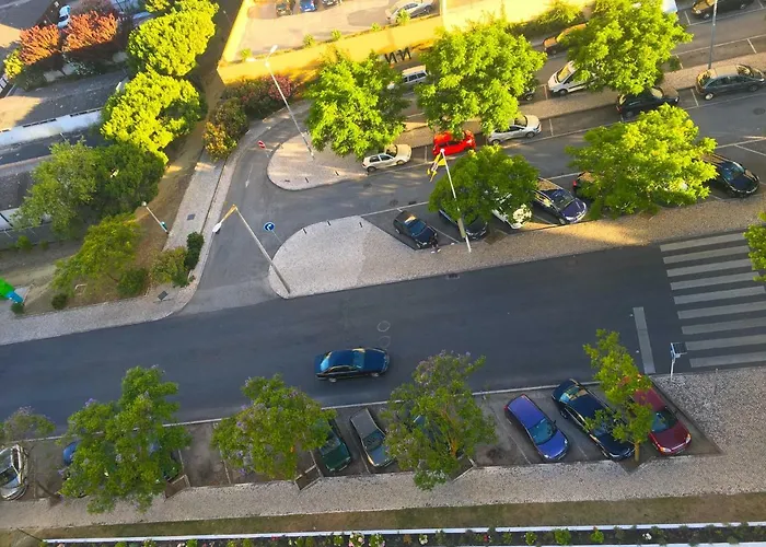 Sky View 3br + Near Airport + Free Parking